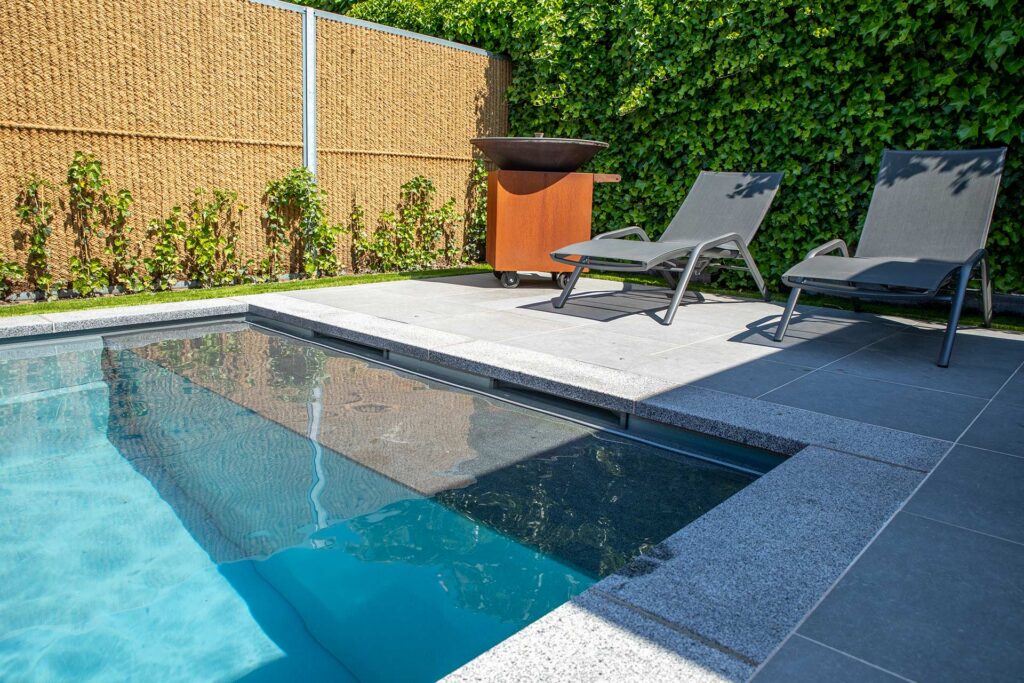 Tuin Luxe Zwembad met plage