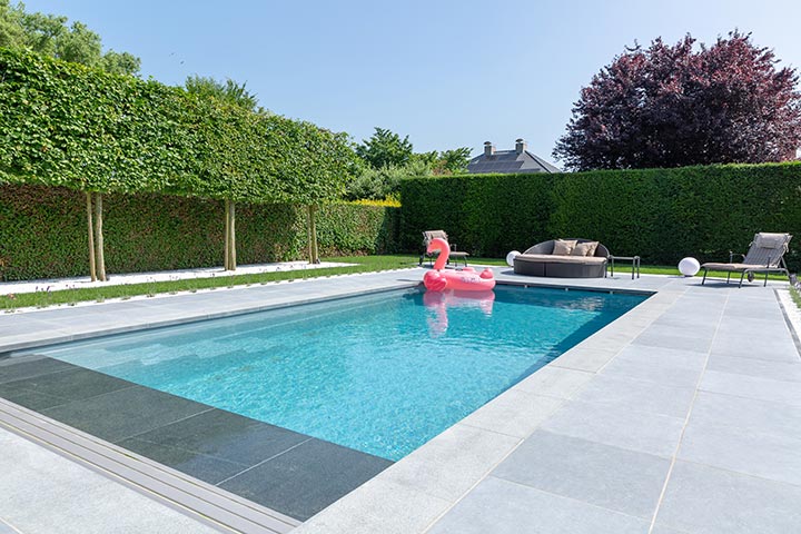 Privétuin met zwembad