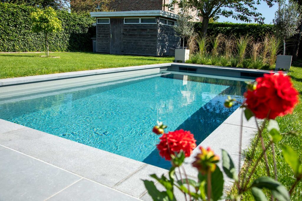 Hoe verliest een zwembad temperatuur en wat kan je hieraan doen?